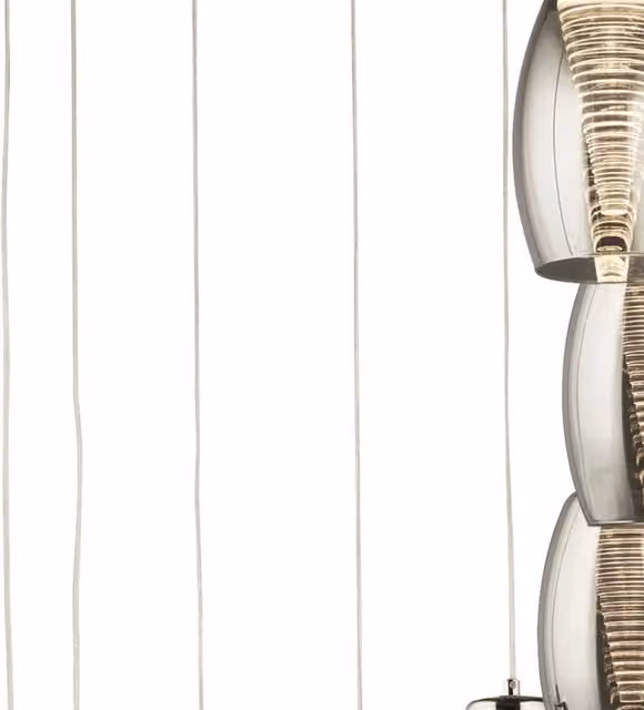 Lampadario a sospensione contemporaneo Searchlight in acciaio cromato e vetro fumè con tecnologia LED da 63W e luce calda 3000K