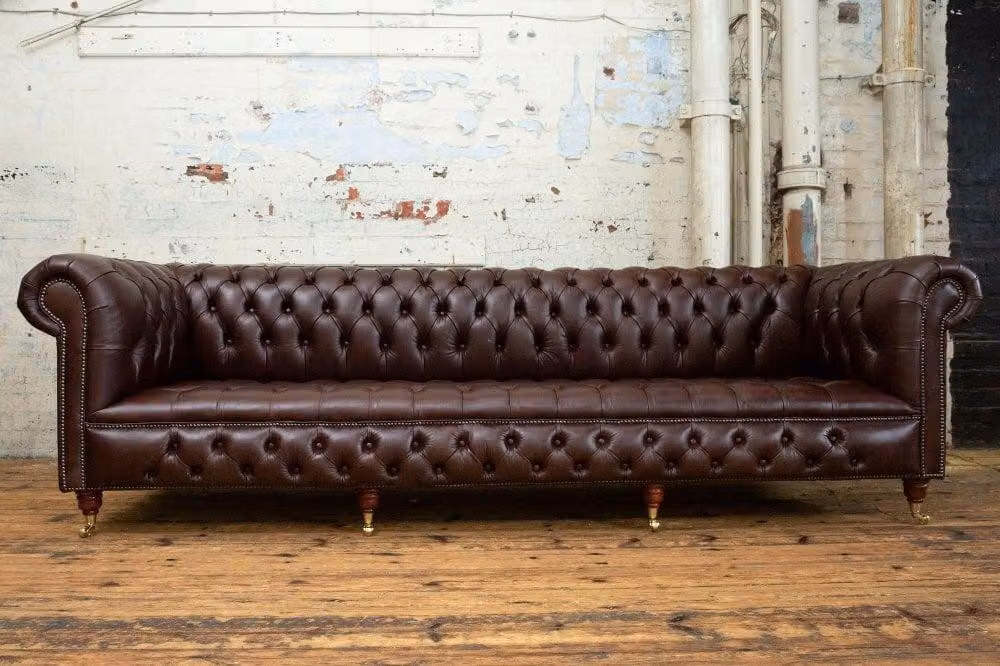 Chesterfield 4 Sitzers Klassische Luxus Barock Rokoko Sofa Couch Sofa Leder