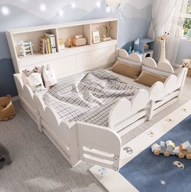 Letto a pavimento per bambini 140x190 cm bianco in legno con protezione anti-caduta, porta e ripiani laterali