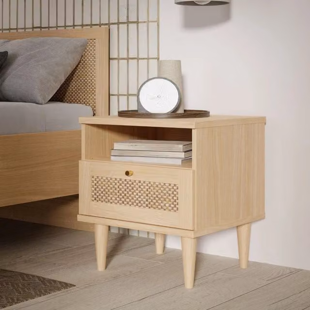Comodino Livia Veriaffari con 1 cassetto in rovere e dettaglio effetto rattan, colore beige e marrone, L/P/H: 45.4 x 41.4 x 54.5 cm