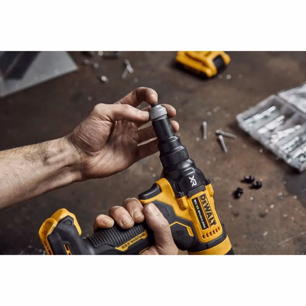 Rivettatrice a batteria DeWalt DCF403NT 18V XR brushless gialla con forza 10 kN e diametro 4,8 mm – 2