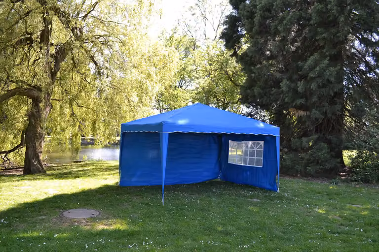 Gazebo pieghevole da giardino con protezione UV e pareti laterali