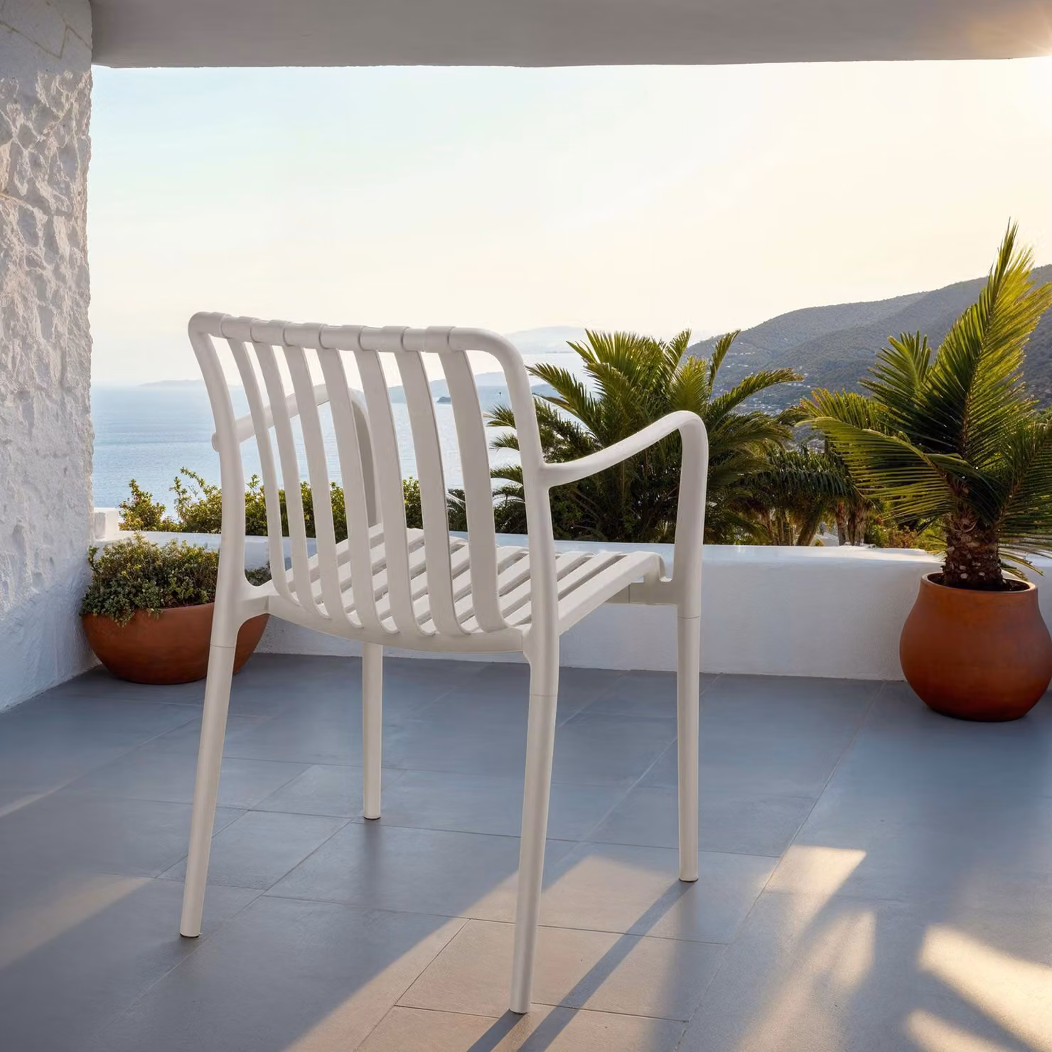 Set di 2 sedie da giardino moderne TecTake GmbH in plastica beige, impilabili e resistenti alle intemperie – 2