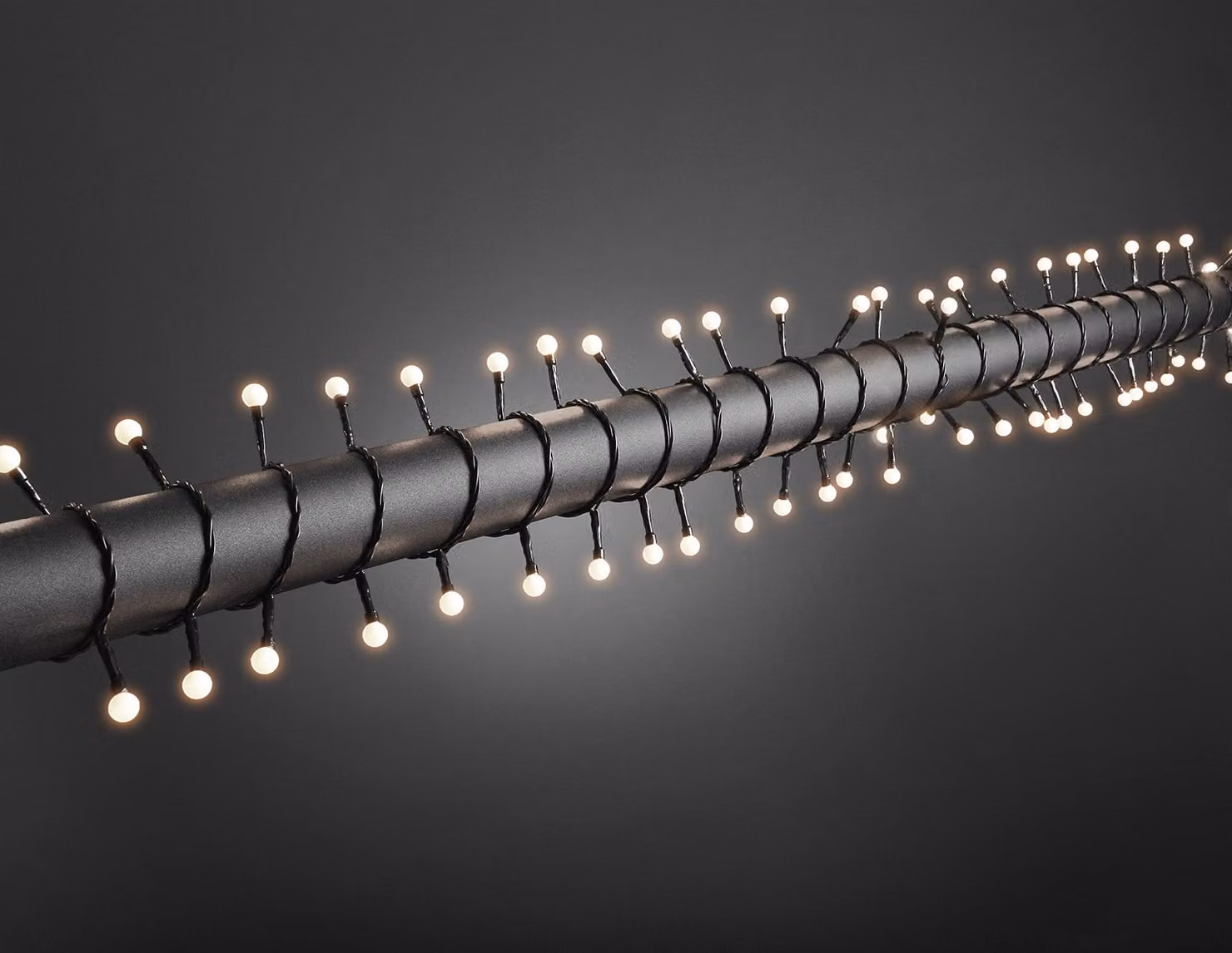 Konstsmide - Globelichterkette a LED, diodi rotondi, 160 diodi bianco caldo, trasformatore per esterni da 24V, cavo nero; 3695-107