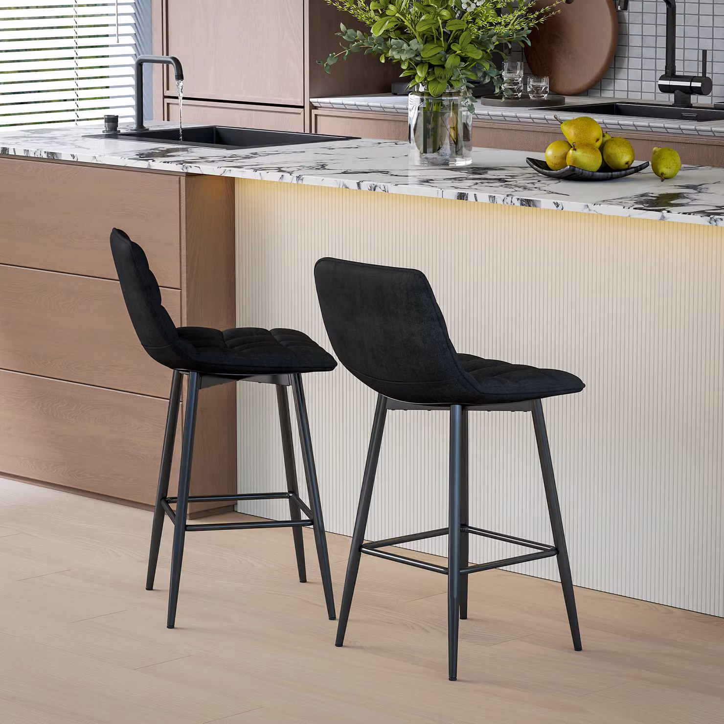 Set di 2 sgabelli da cucina HOMCOM in stile nordico con rivestimento in velluto e struttura in metallo, Nero, L 45 x P 47 x H 84 cm – 2