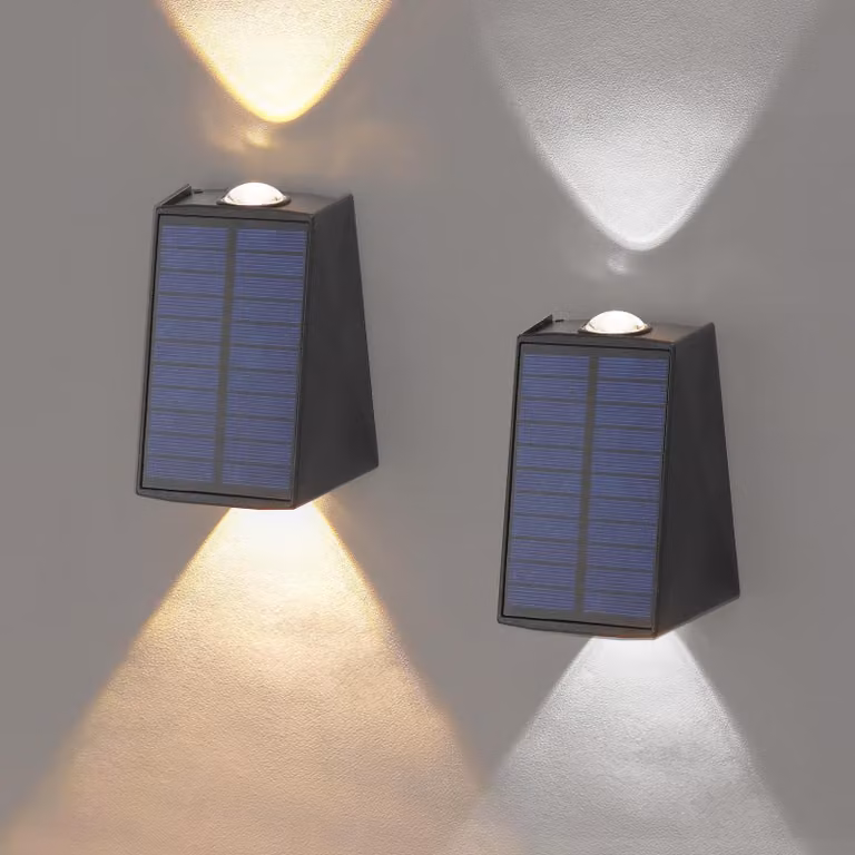 Set di 2 lampade da esterno a energia solare, luce bianco caldo + bianco freddo, grado di protezione IP65, adatte per terrazza, scalinata
