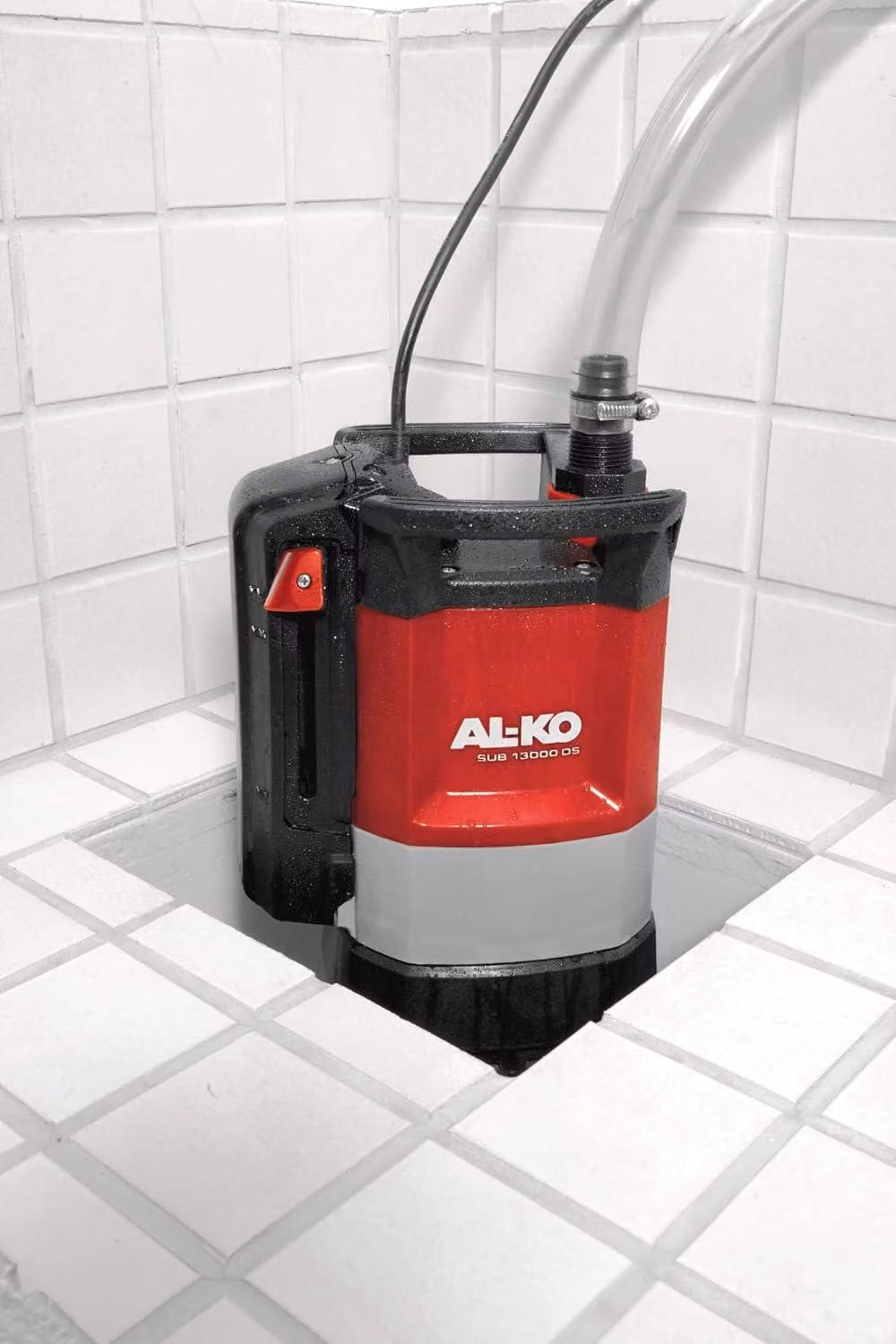 Pompa sommergibile – Pompa per acqua ad aspirazione superficiale e pompa per stagni, con una potenza di 650 watt e una portata di 10.500 litri all'ora