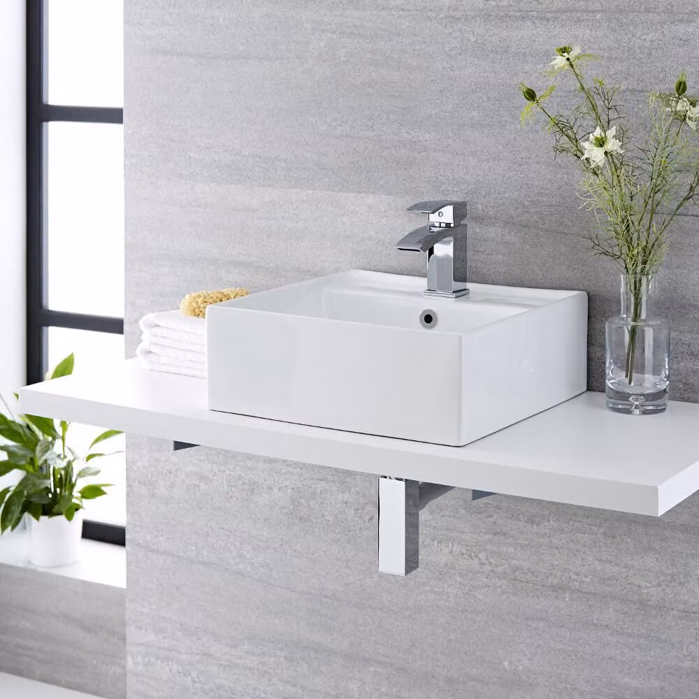 Lavabo Moderno da Appoggio Bianco - 400mm x 400mm con Anello di Troppopieno Negro - Halwell
