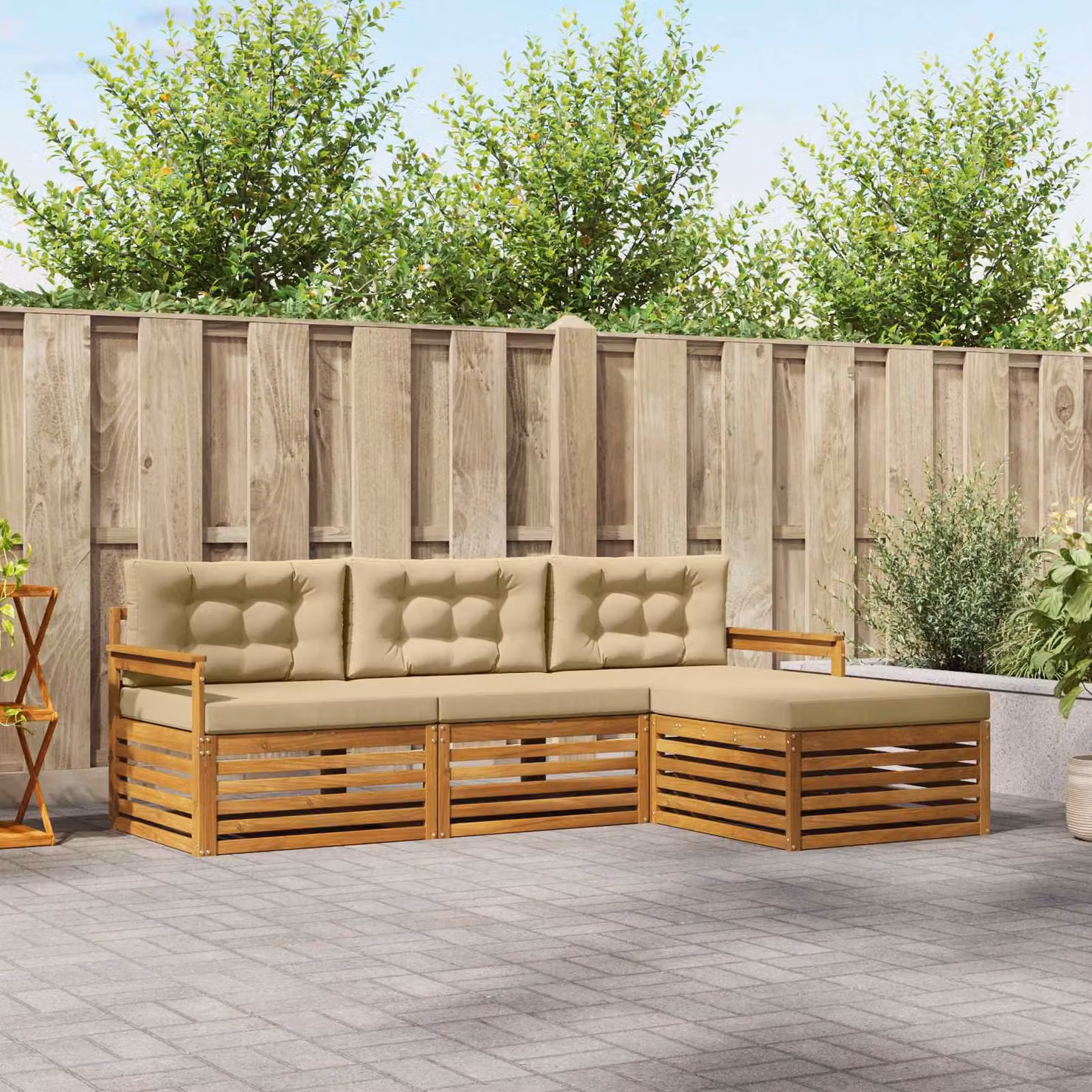 vidaXL Set di divani da esterno a L in legno di acacia con cuscini, colore beige e marrone