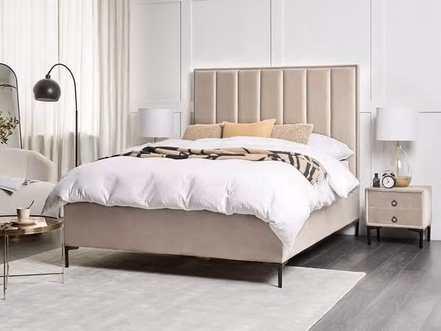 Set camera da letto Beliani in velluto grigio tortora con letto contenitore matrimoniale 140 x 200 cm e 2 comodini imbottiti – 1