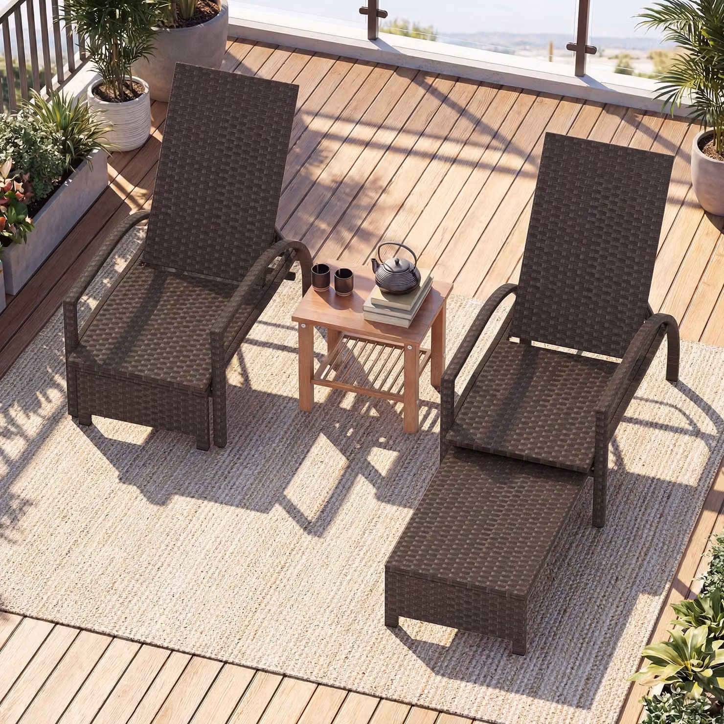 Set di 2 lettini prendisole pieghevoli da giardino Costway in rattan marrone con schienale regolabile e poggiapiedi