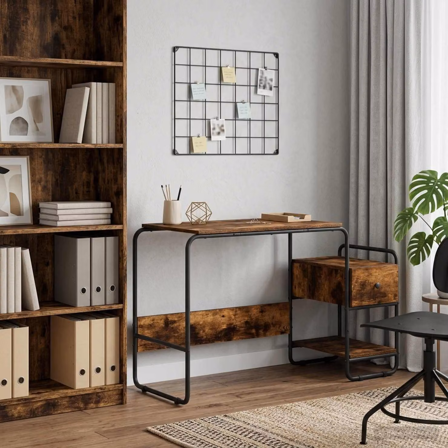 Scrivania moderna vidaXL con spazio di archiviazione in legno e metallo, colore marrone, L: 131,5 cm, P: 60 cm, H: 75,5 cm