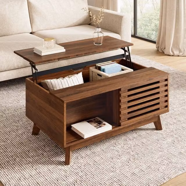 Tavolino basso alzabile con vano contenitore e anta scorrevole a doghe in MDF effetto noce 90 × 55 × 57.5 cm