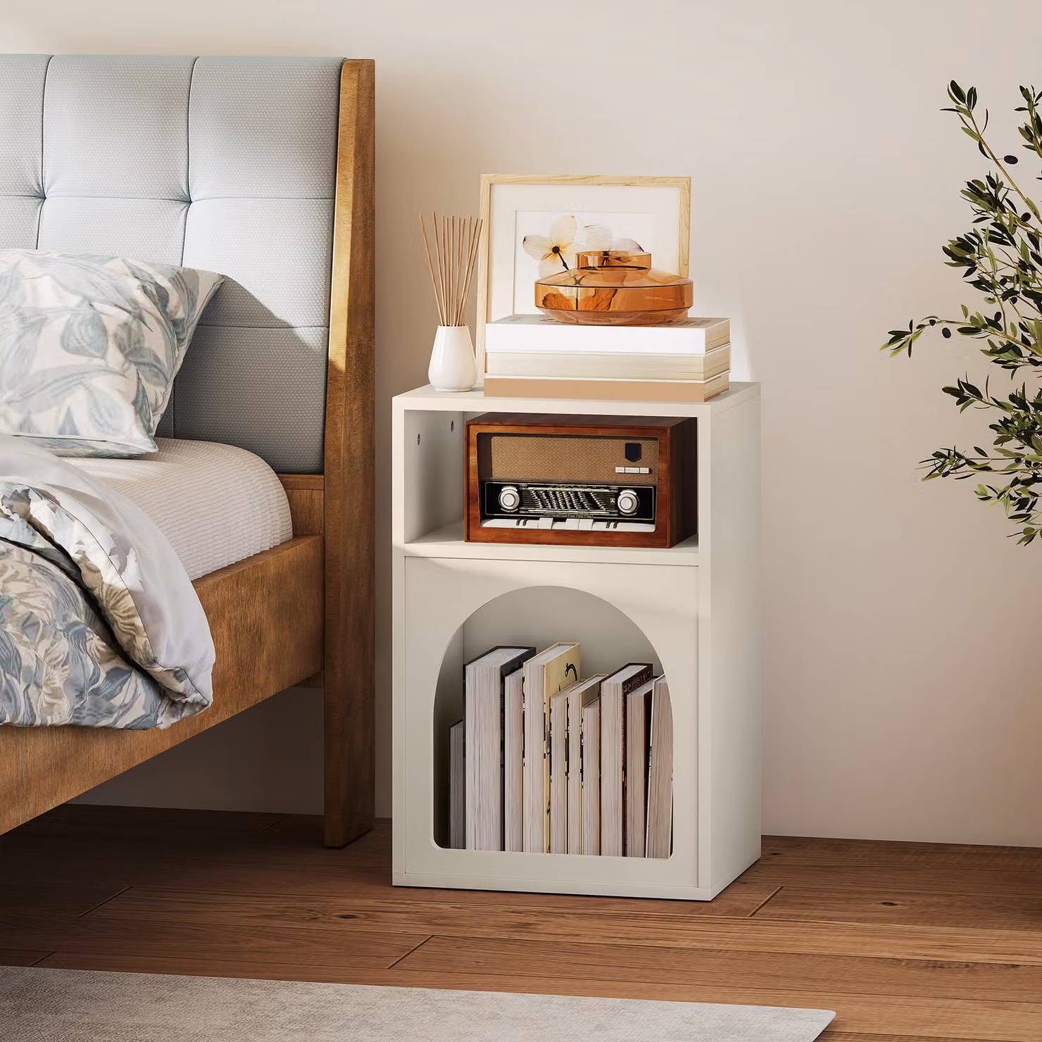 Comodino HOMCOM con scomparti aperti e design ad arco, colore crema, L 40 cm x P 30 cm x H 60 cm – 2