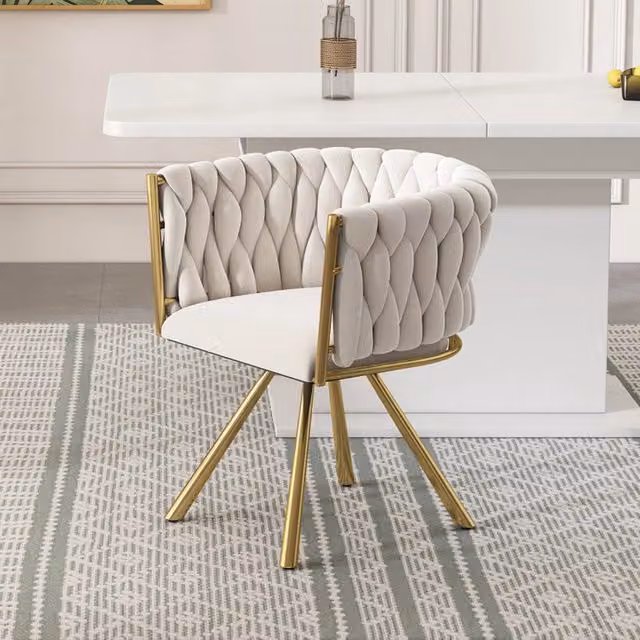 Sedia Girevole Minimal in Velluto Beige con Gambe in Metallo Dorato