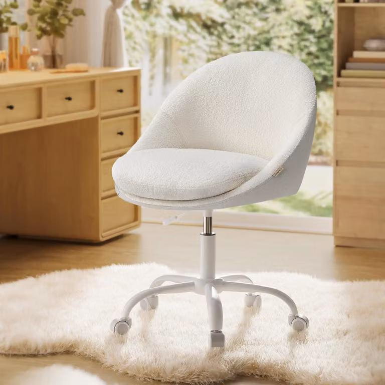 SONGMICS, sedia da ufficio per l'home office, sedia da trucco in sherpa, sedia da scrivania, imbottitura in schiuma, regolabile in altezza, ideale per ufficio, camera da letto, colore cappuccino-bianco nuvola, modello OBG020W01