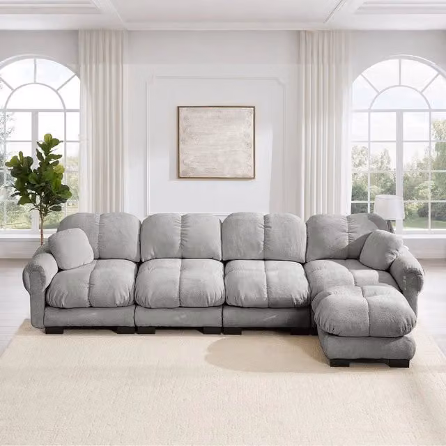 Divano angolare Minimal a 4 posti con poggiapiedi in tessuto chenille trapuntato grigio chiaro