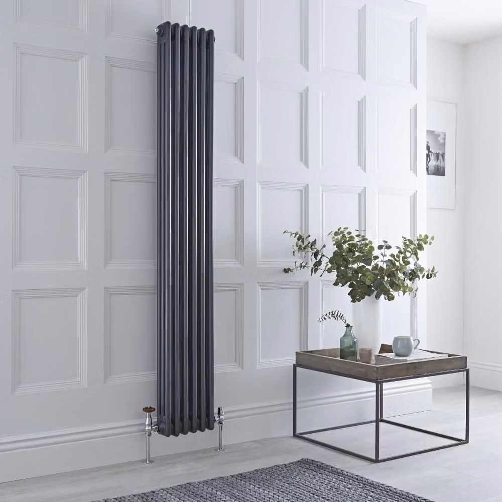 Radiatore Triplo Verticale Tradizionale Antracite - 1800mm x 290mm - con Piedini - Regent