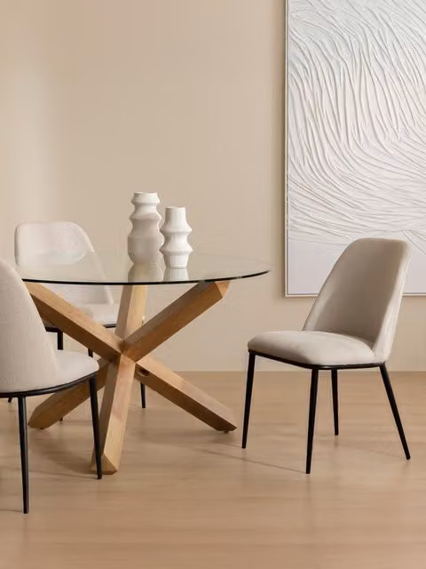 Sedia imbottita Loire beige con struttura in metallo nero Kenay Home – 1