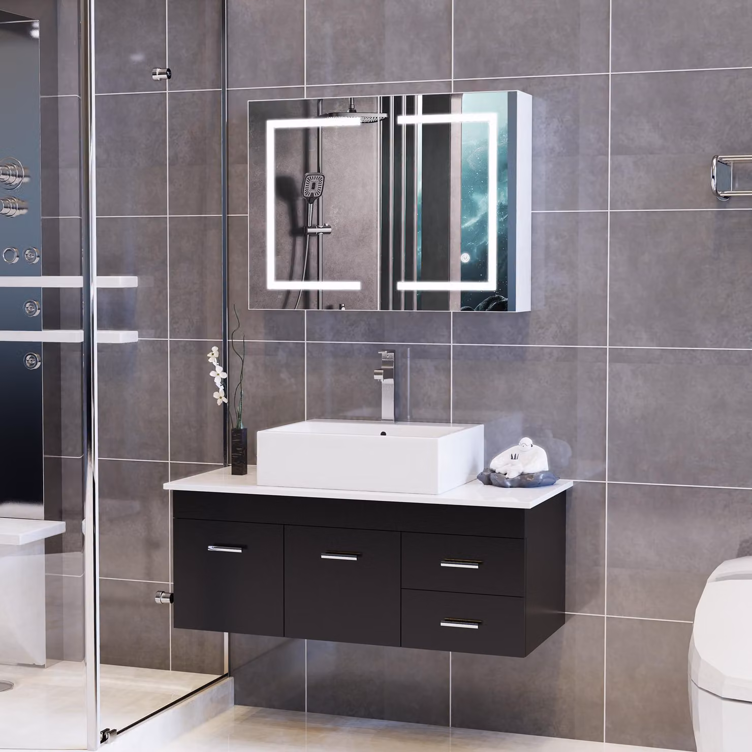 Armadio a specchio a doppia anta con illuminazione LED regolabile, ripiani in vetro, funzione di memoria intelligente e spazio contenitivo: ideale per un bagno moderno.
