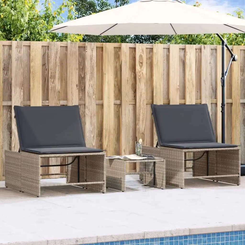 Set di 2 lettini prendisole da giardino in polyrattan grigio chiaro con tavolo e cuscini impermeabili regolabili – 2