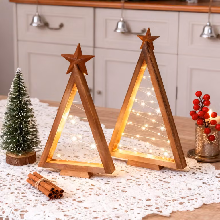 Set di 2 alberi di Natale in legno con luci LED e stella, alimentati a batteria