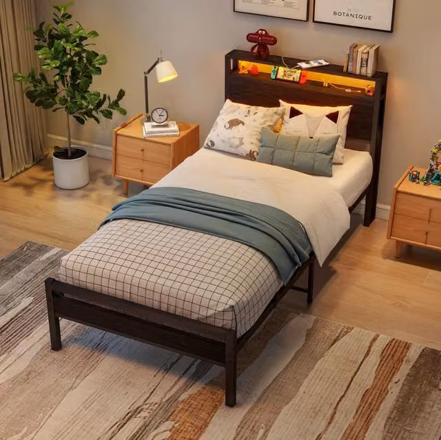 Letto singolo ULEVR 90x200 cm con testiera a 2 vani, LED, USB e presa, struttura in metallo nero