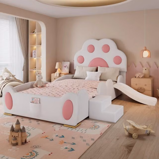 Letto per bambini imbottito 90 × 200 cm con scivolo scala a due gradini testiera a zampa di gatto PU rosa e bianco