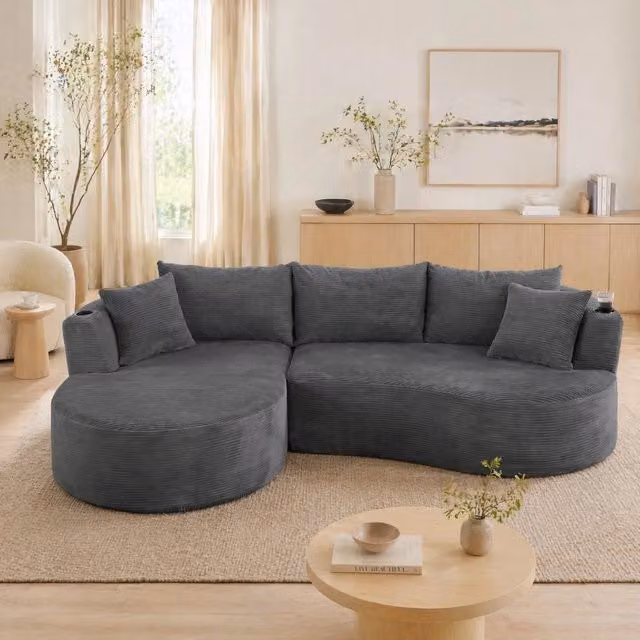 Divano 3 posti dal design curvo con portabicchieri; tessuto effetto velluto a coste grigio