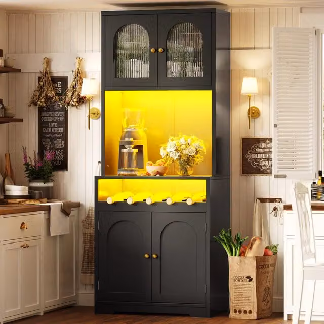 Buffet alto nero 180 cm con ante in vetro bombato, portabottiglie, LED RGB controllati via app e sistema anti-ribaltamento