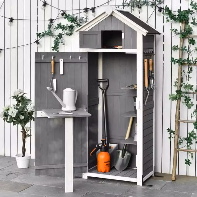Armadio da giardino in legno con porta, tetto inclinato, ripiano interno e tavolino pieghevole, grigio scuro 78 × 52,5 × 182 cm