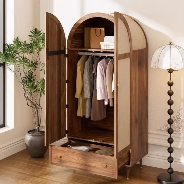 Armadio OKWISH moderno in MDF color legno con ante in tessuto, cassetto integrato, appendiabiti e ripiani, L: 79 cm, P: 50 cm, H: 175 cm
