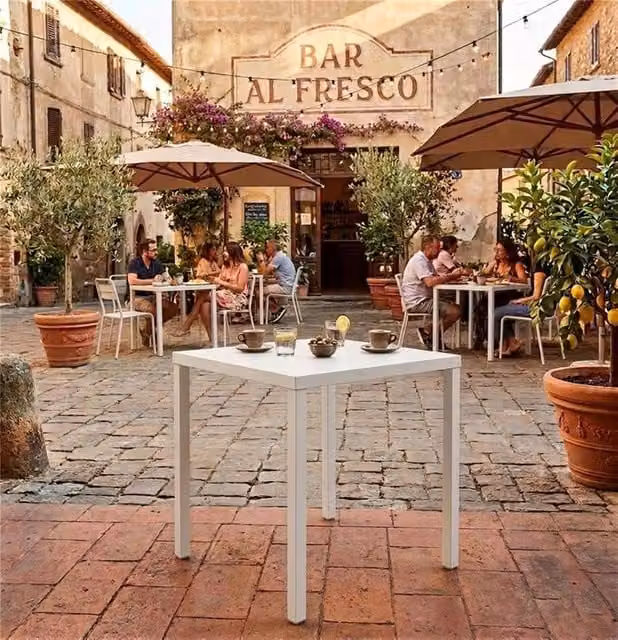 Tavolo quadrato Maury's Anna in acciaio verniciato bianco, smontabile e impilabile, L/P: 70 x 70 cm – 1