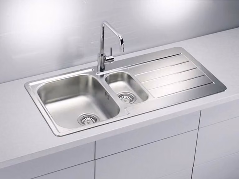 VBChome Lavello da incasso con foro rubinetto 980 x 500 mm Lavello da cucina in acciaio inox a destra Struttura in lino Camping Gocciolatoio 1,5 vasche Set di scarico
