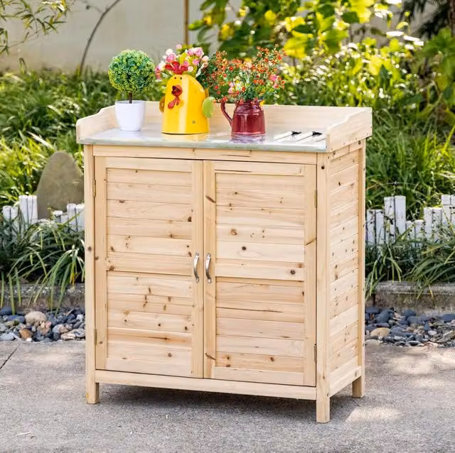 Mobile da giardino ULEVR 83x40x92 cm in legno di abete con 2 scomparti, piano di lavoro e doppie ante