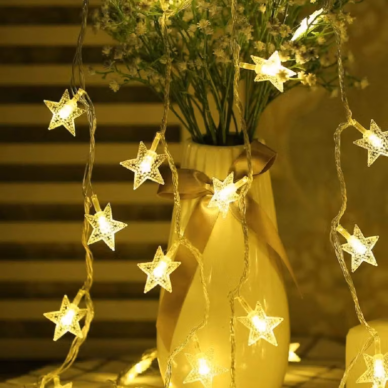Catena luminosa con stelle, 5 metri, 50 LED, luce bianco caldo, alimentazione a batteria