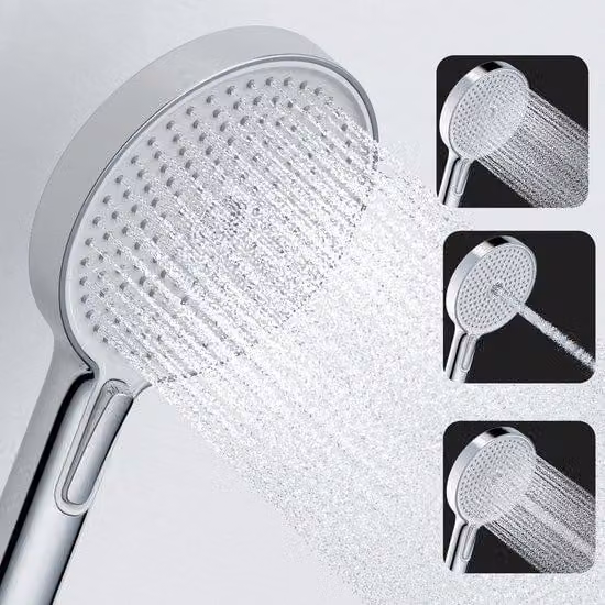 Soffione a getto alto con tecnologia di risparmio idrico, funzione ad alta pressione e design della testina facile da pulire.