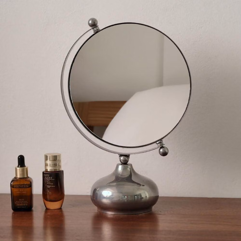 Specchio trucco rotondo con supporto, ideale per l'uso su un tavolo