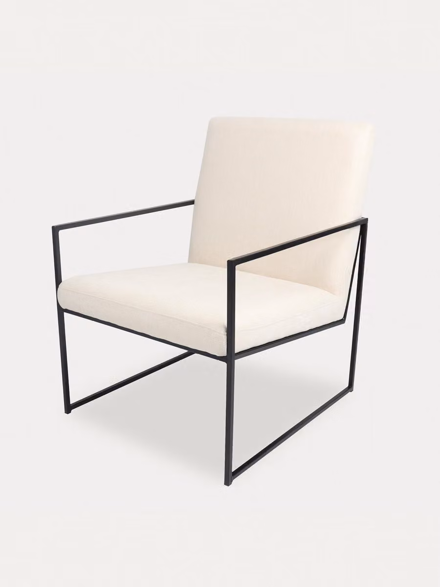 Poltrona imbottita Heide Kenay Home beige con struttura in metallo nero e braccioli – 2