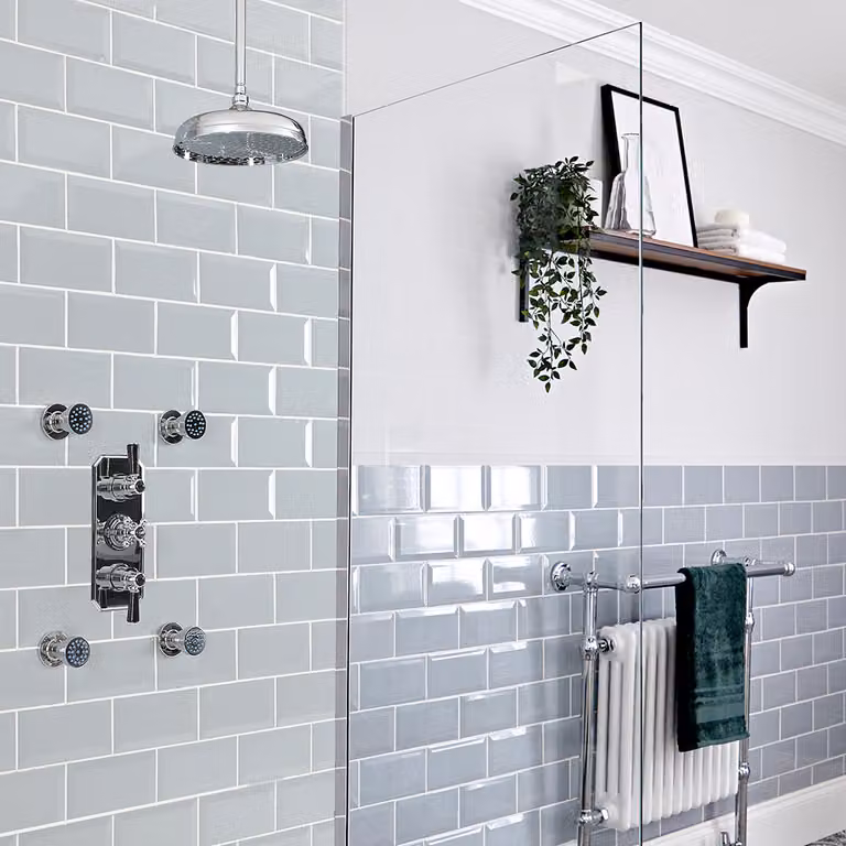 Sistema Doccia Termostatico Tradizionale con Soffione Doccia da 200mm, Idrogetti e Braccio a Soffitto - Cromo & Nero - Elizabeth