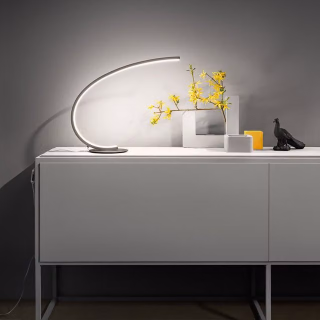 Gea Iole Lampada da tavolo LED dimmabile in metallo bianco e oro/ottone