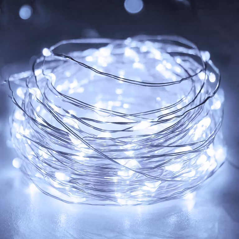 Catena luminosa da 3 metri, con 30 LED, timer integrato, luce bianca fredda, filo in rame