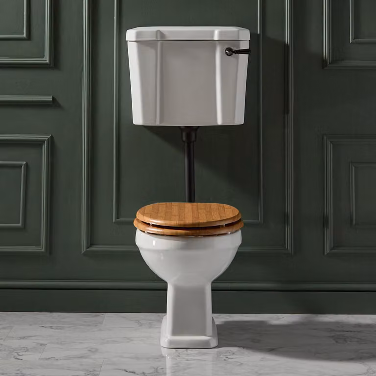 Sanitario WC Tradizionale Alto con Cassetta Bassa - Kit Scarico Nero Opaco e Copriwater WC in Rovere - Richmond