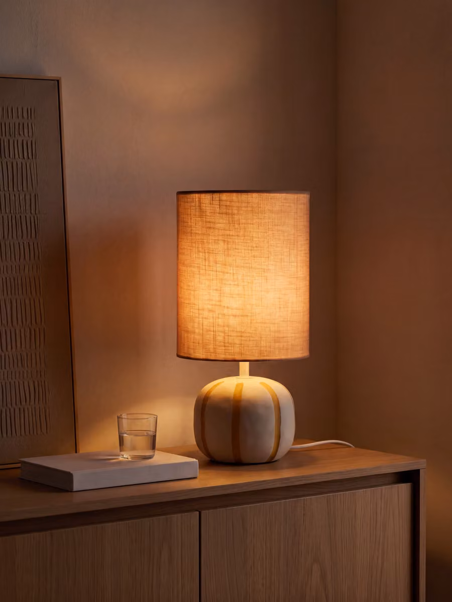 Lampada da tavolo Road Kenay Home color giallo senape in ceramica e tessuto, H 43 cm x L 22,5 cm – 2