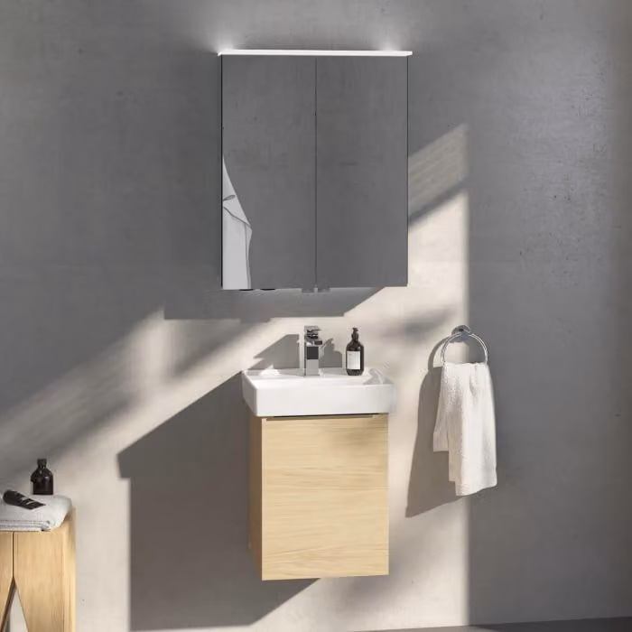 Mobile lavabo Villeroy & Boch Taro con mobile sottolavabo e pensile a specchio con illuminazione LED, 45 cm, apertura porta a sinistra