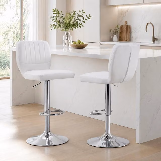Sgabello da bar OKWISH girevole e regolabile in altezza con schienale e poggiapiedi in similpelle bianca e struttura cromata moderna – 1