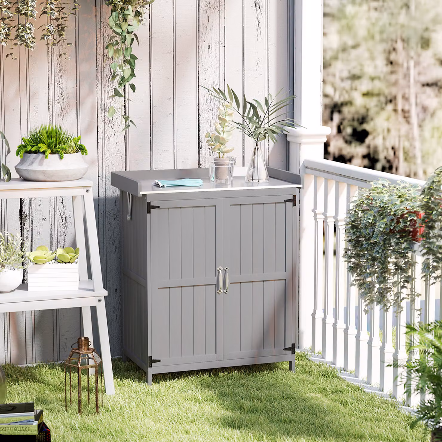 Armadietto da esterno Outsunny in legno con mensola e 2 ante per giardino e patio, Grigio – 2