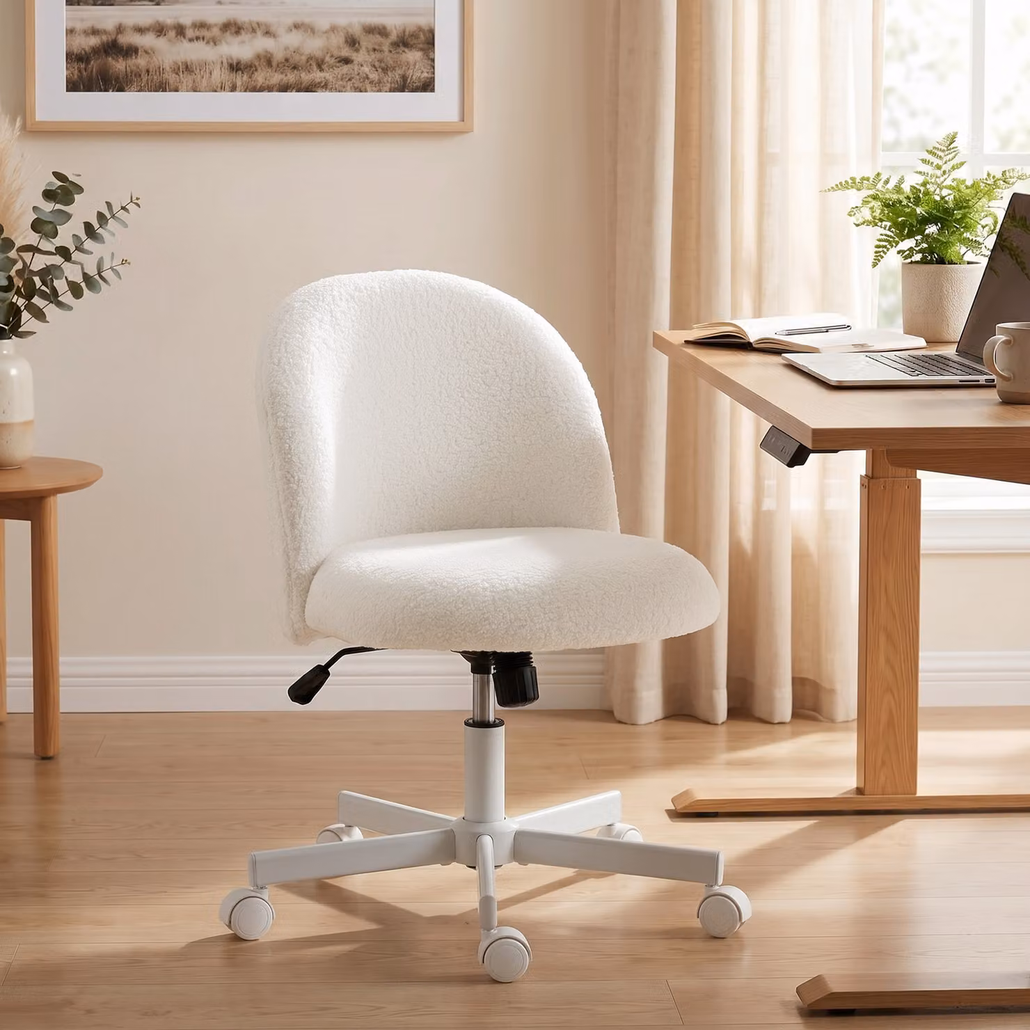 Sedia da scrivania girevole HOMCOM in tessuto Sherpa beige con altezza regolabile e funzione dondolo, portata 120 kg – 2