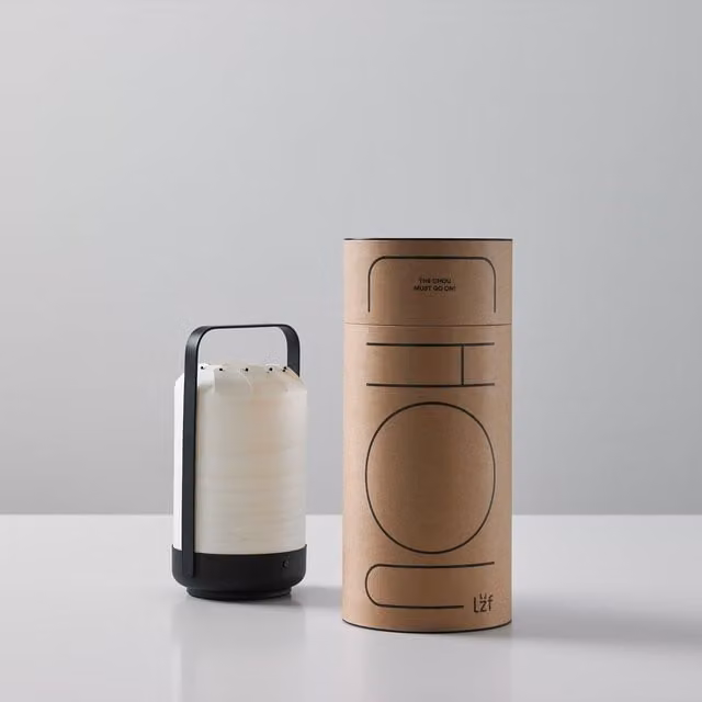 Lampada da tavolo ricaricabile LZF Mini Chou con tecnologia LED dimmabile in legno e metallo nero