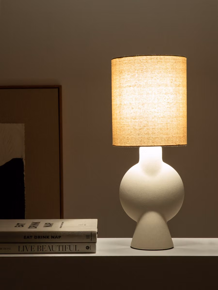 Lampada da tavolo rotonda in ceramica bianca Kenay Home – 2